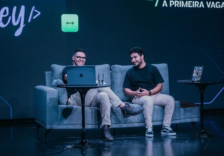 Mayk e Rodrigo apresentando o evento Jornada do 0 à Primeira Vaga